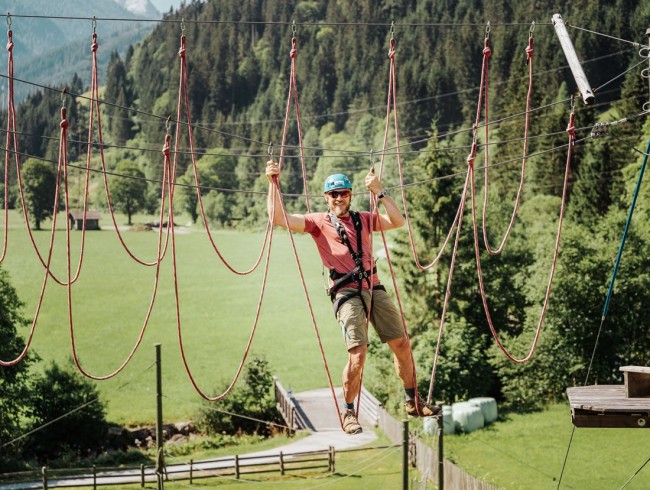 Wie Hermann Maier im Hochseilgarten Flachau klettern © Flachau Tourismus_Markus Kohlmayer